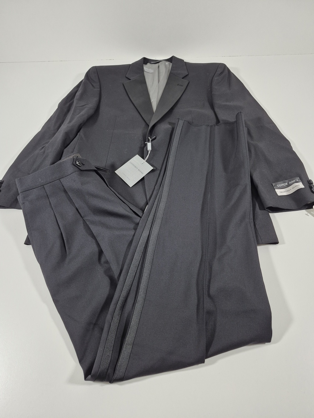 Geoffrey Beene Suit Mens 41R Gray Super 100s Wool 2 Piece 35x36 NWT Formal
